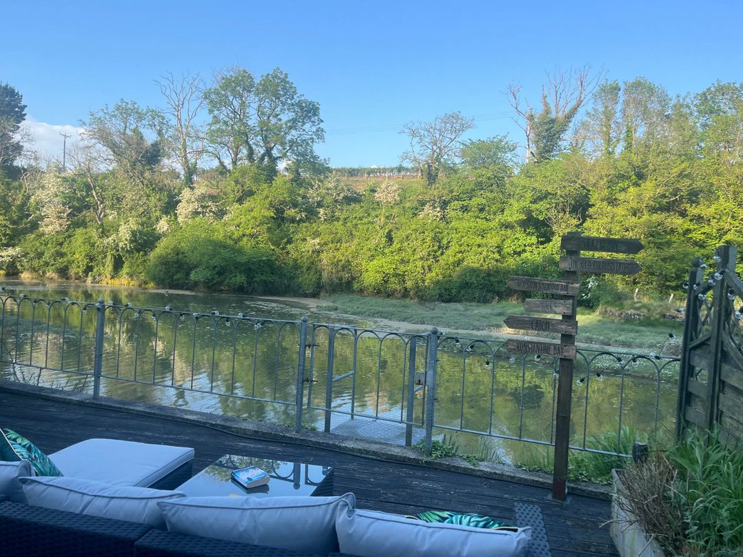 2 Bedrooms overlooking Little Petherick Creek