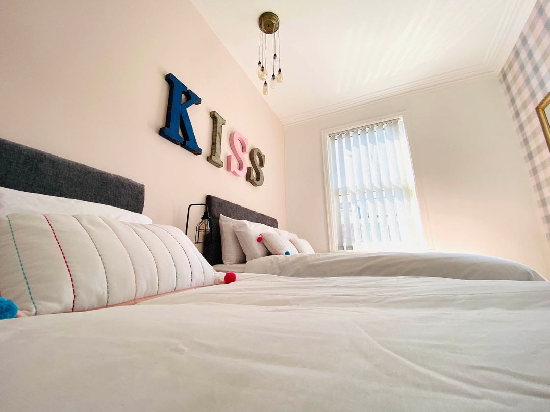 Blackpool 4 Beds Sleeps 10 Pet Friendly