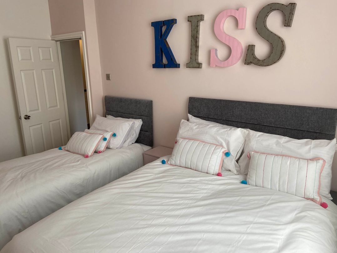 Blackpool 4 Beds Sleeps 10 Pet Friendly
