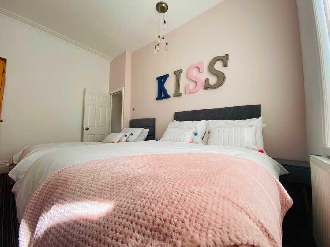 Blackpool 4 Beds Sleeps 10 Pet Friendly