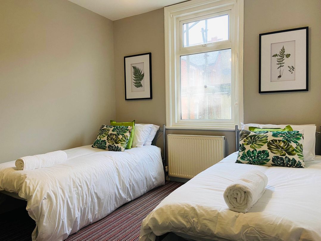Blackpool 4 Beds Sleeps 10 Pet Friendly