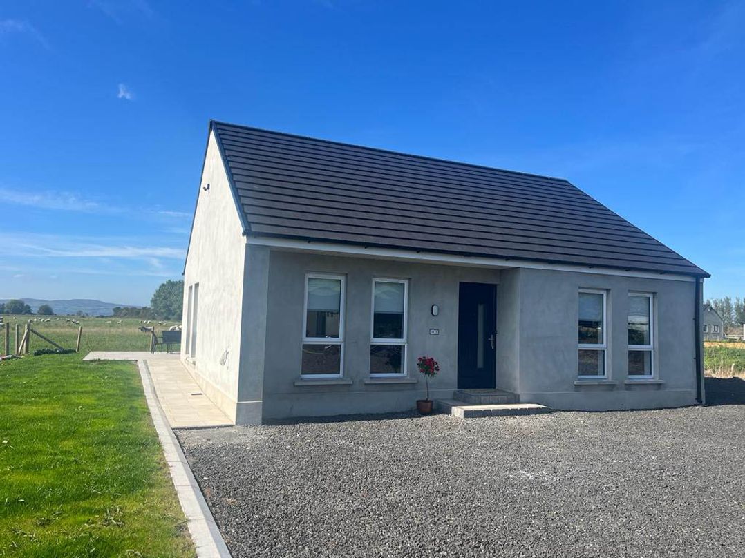Sunset Cottage  Sleeps 6 with Parking Garden