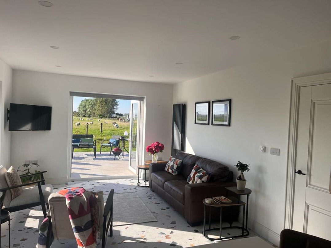Sunset Cottage  Sleeps 6 with Parking Garden