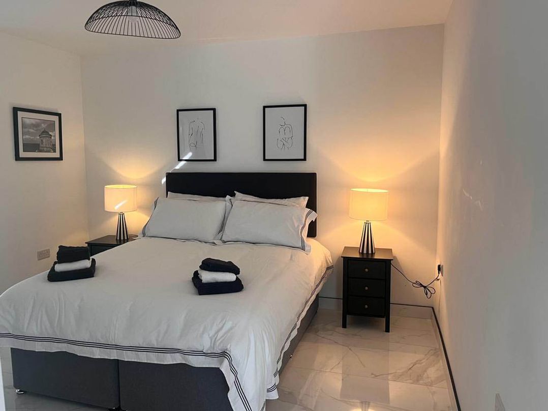 Sunset Cottage  Sleeps 6 with Parking Garden
