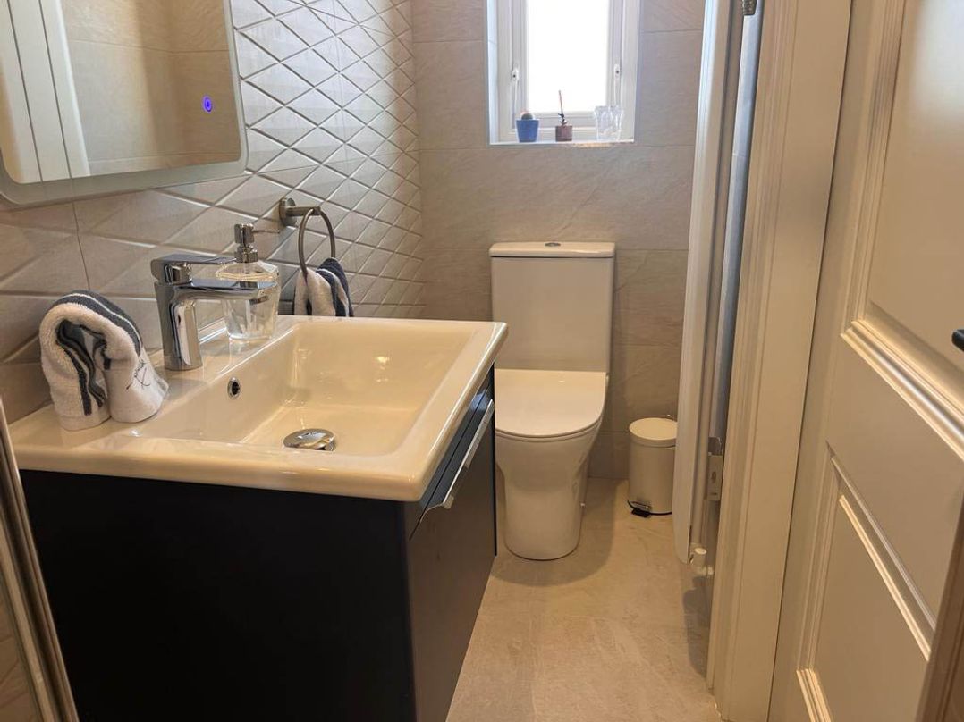Sunset Cottage  Sleeps 6 with Parking Garden