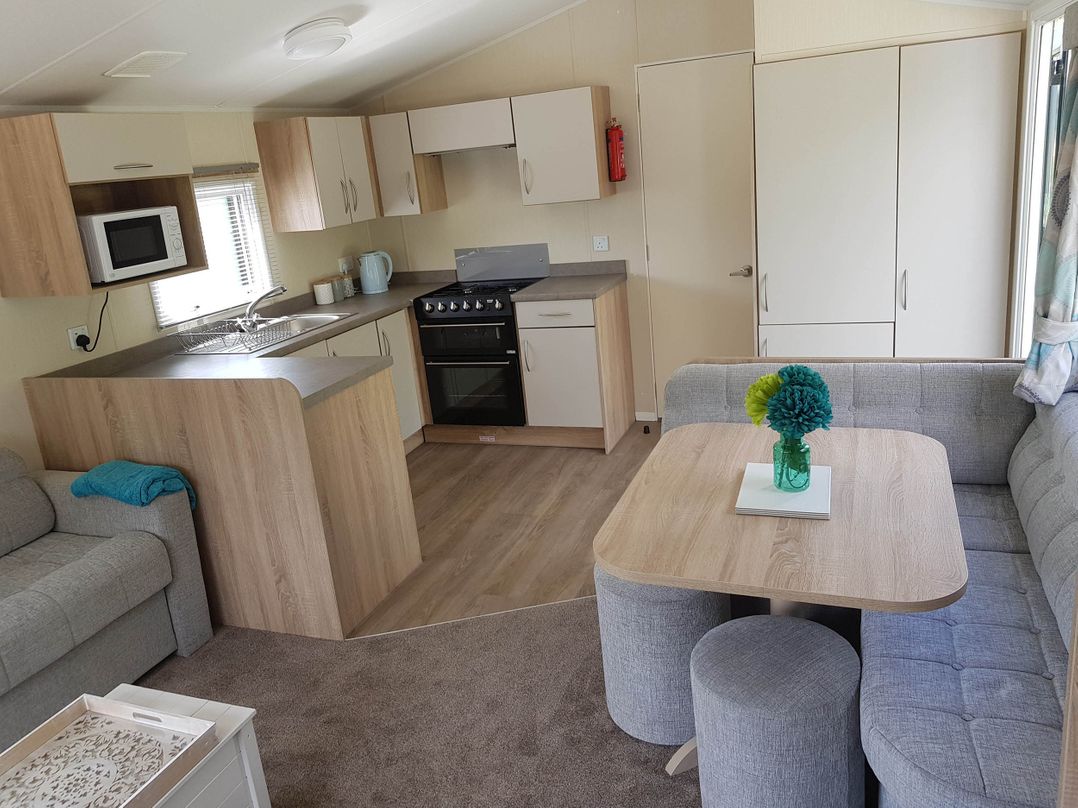 Caravan Sleeps4 Pet friendly with Parking Available