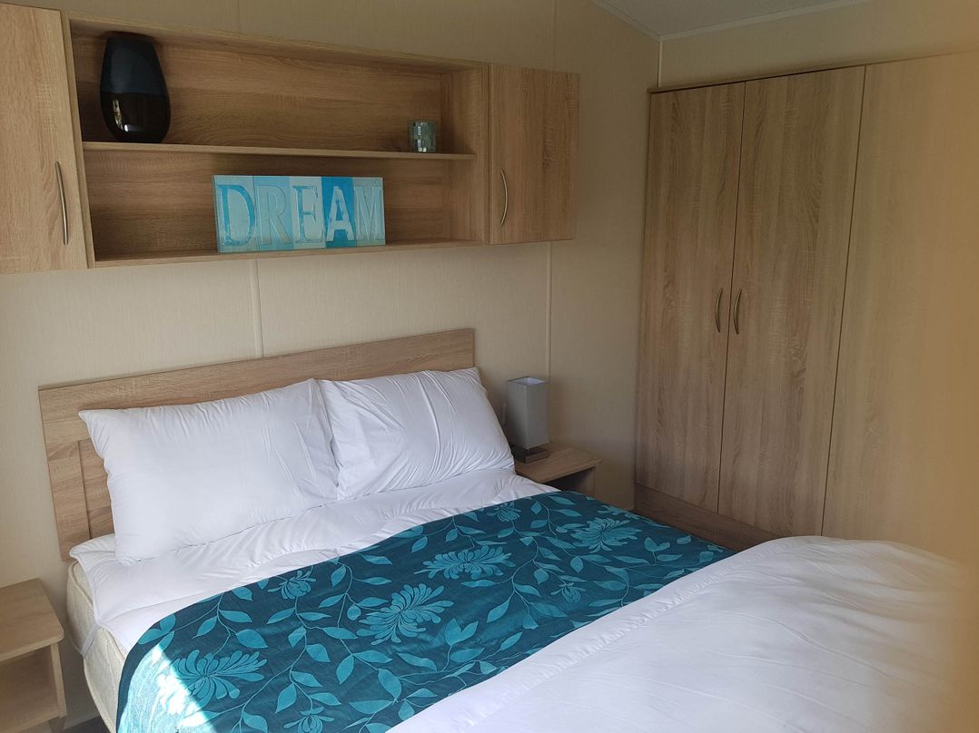 Caravan Sleeps4 Pet friendly with Parking Available