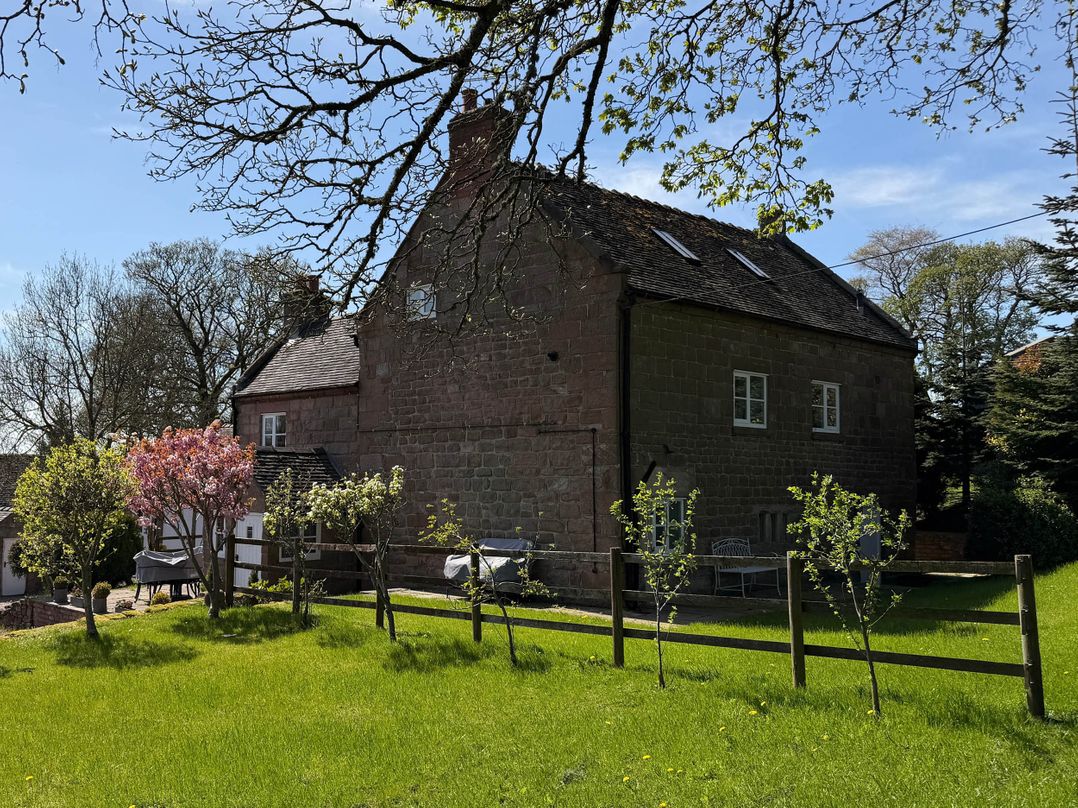 Farmhouse Sleeps 5 Near Alton Towers Peak District