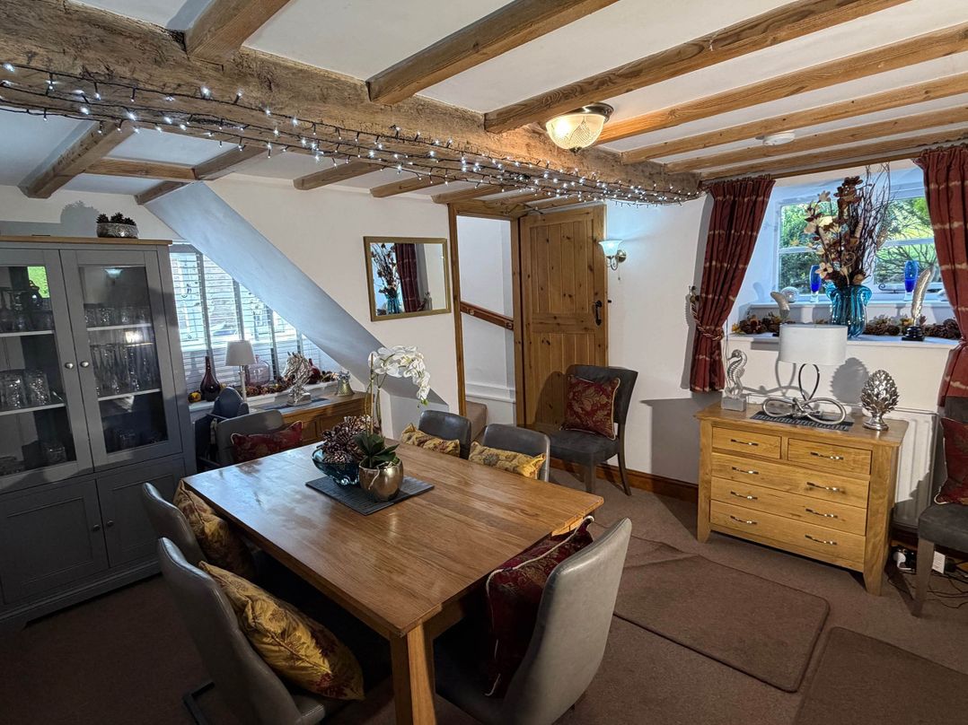 Farmhouse Sleeps 5 Near Alton Towers Peak District