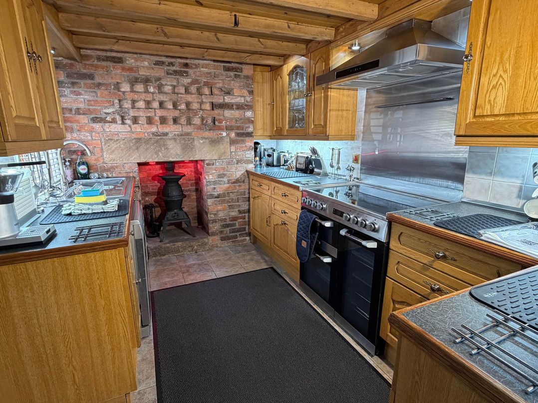 Farmhouse Sleeps 5 Near Alton Towers Peak District