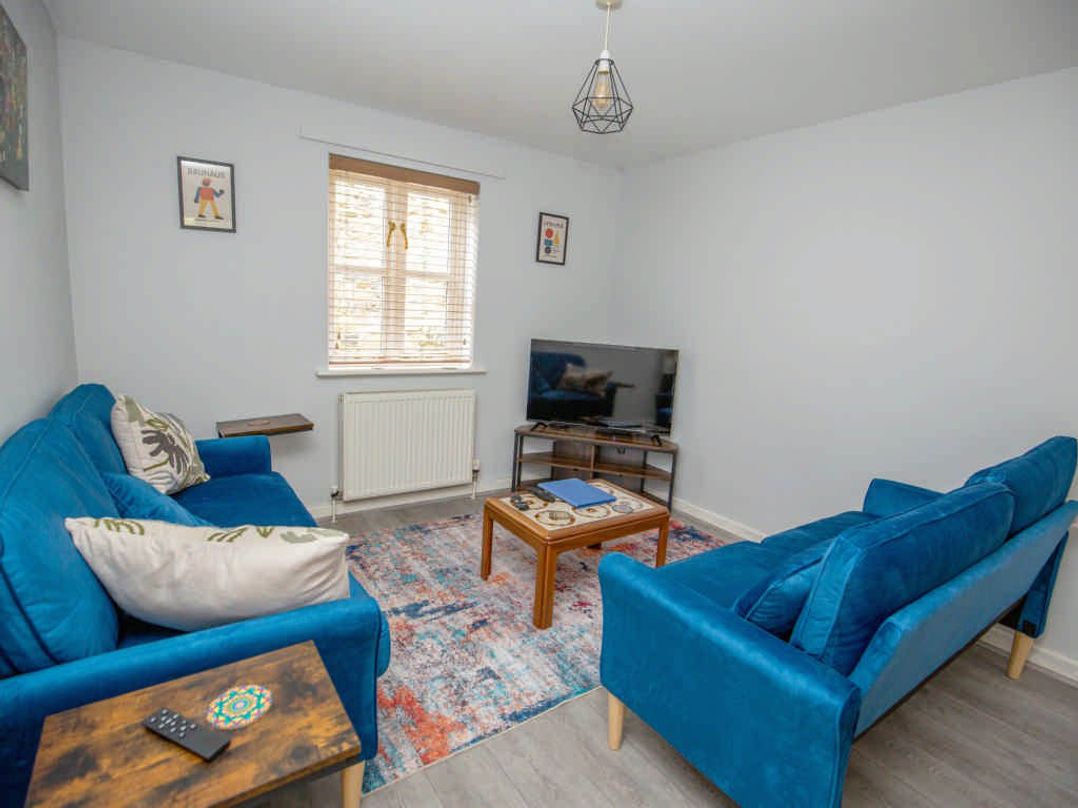 House Sleeps 4 with Parking and Garden