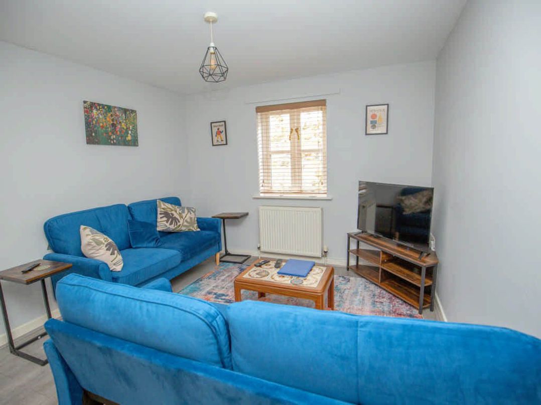 House Sleeps 4 with Parking and Garden