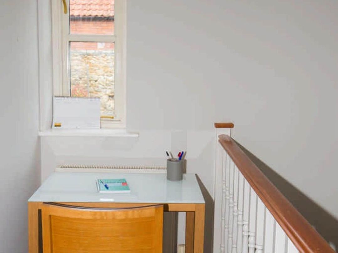 House Sleeps 4 with Parking and Garden