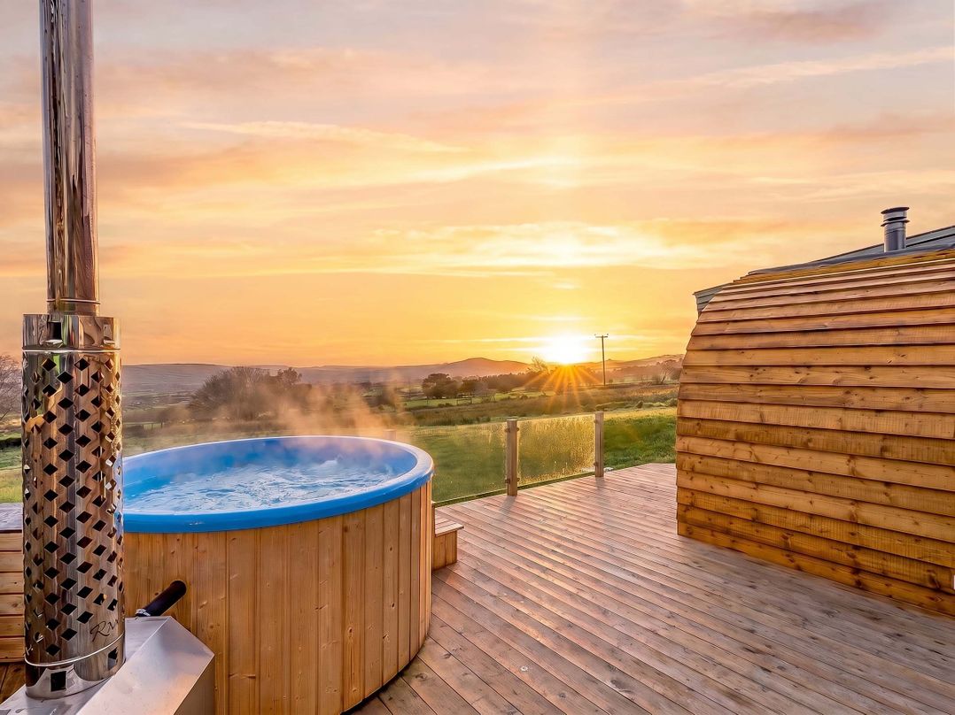 The Lodge at Brambles Farm Sleeps 4  Hot Tub