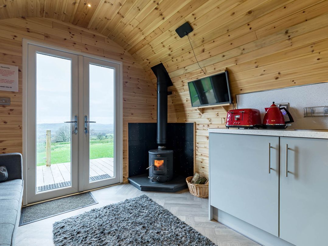 The Lodge at Brambles Farm Sleeps 4  Hot Tub