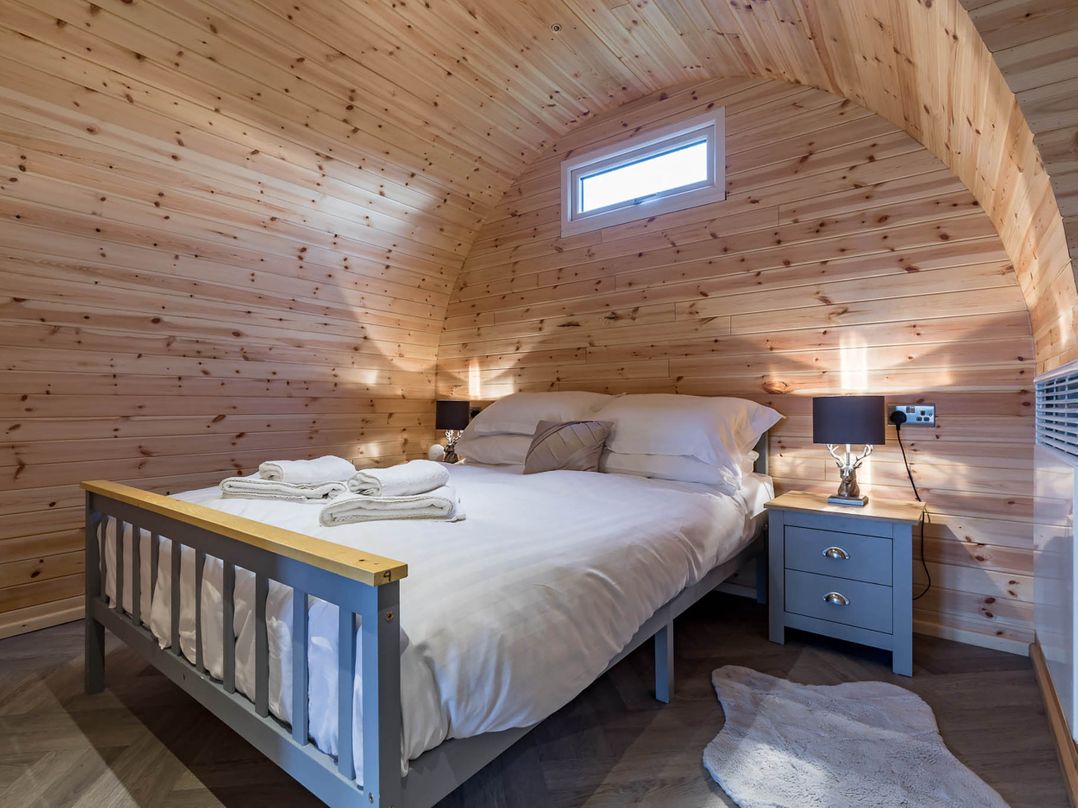 The Lodge at Brambles Farm Sleeps 4  Hot Tub