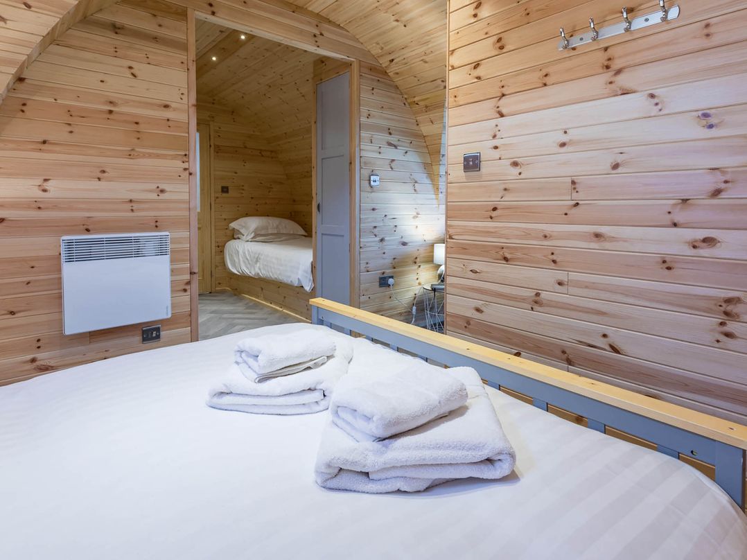 The Lodge at Brambles Farm Sleeps 4  Hot Tub