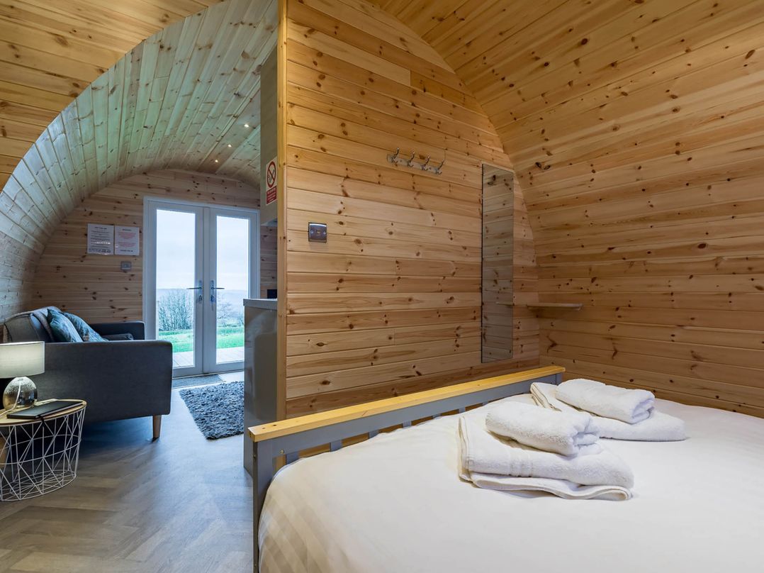 The Lodge at Brambles Farm Sleeps 4  Hot Tub