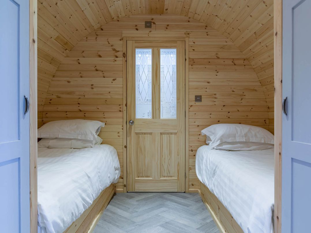 The Lodge at Brambles Farm Sleeps 4  Hot Tub