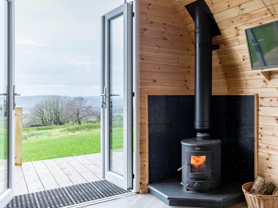The Lodge at Brambles Farm Sleeps 4  Hot Tub
