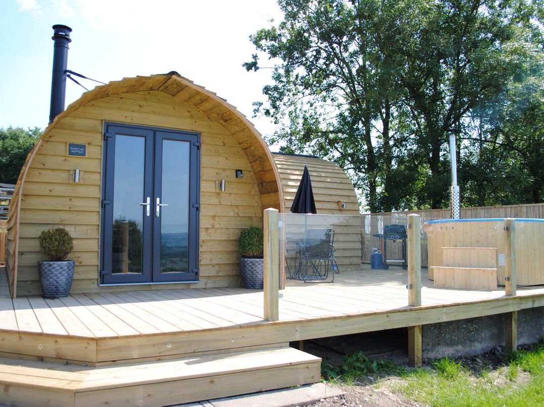 The Lodge at Brambles Farm Sleeps 4  Hot Tub