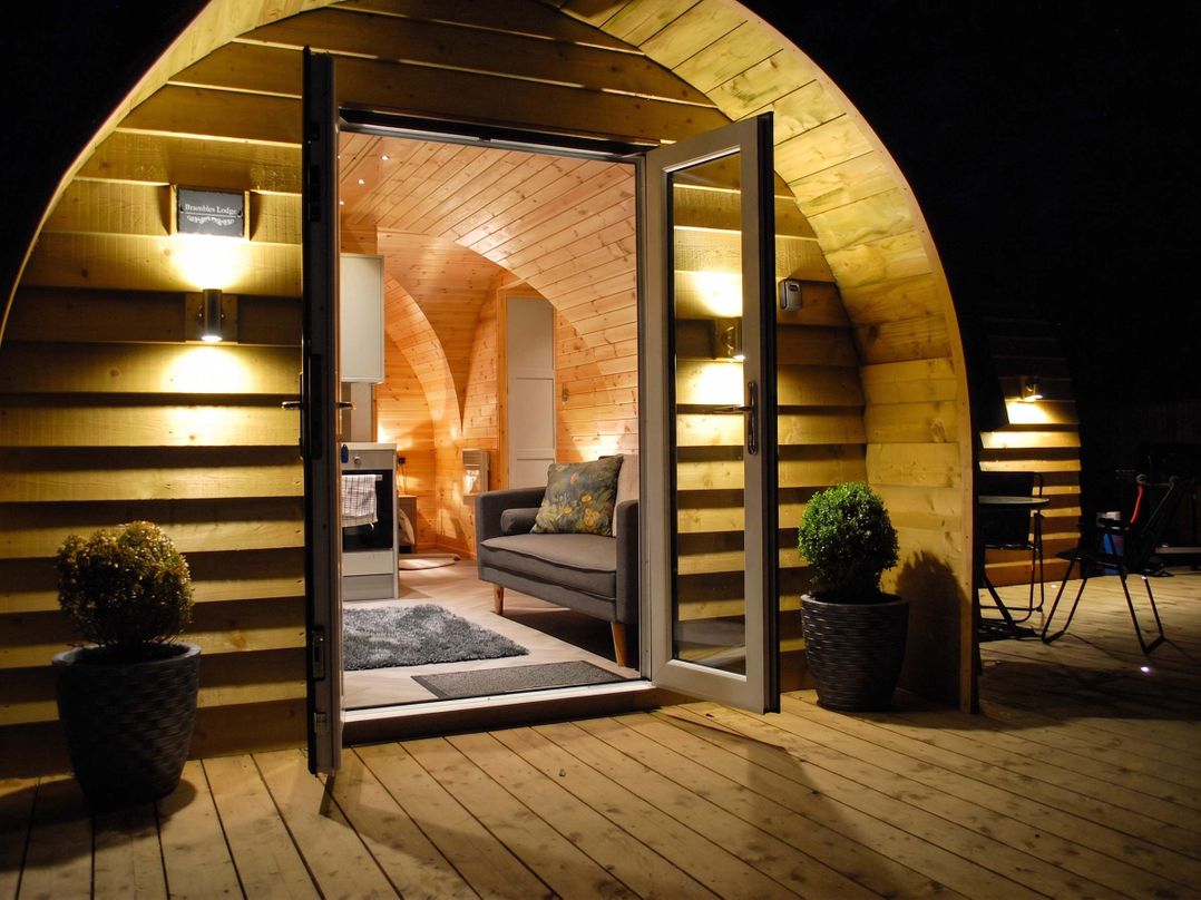 The Lodge at Brambles Farm Sleeps 4  Hot Tub