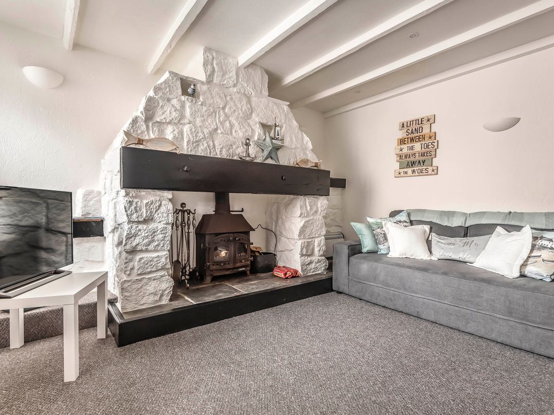 Cottage Sleeps 6 Pet friendly Patio