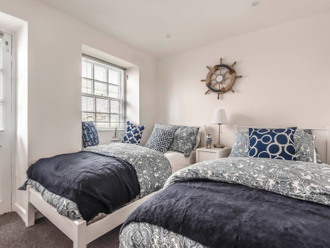 Cottage Sleeps 6 Pet friendly Patio