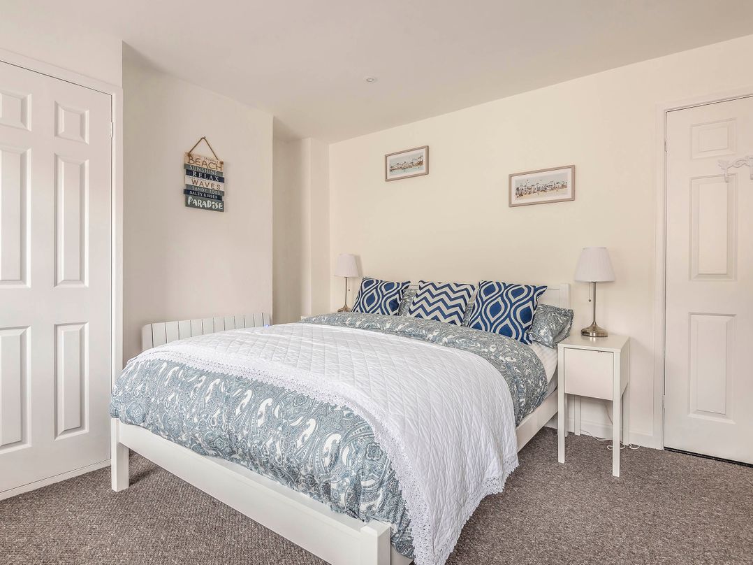 Cottage Sleeps 6 Pet friendly Patio