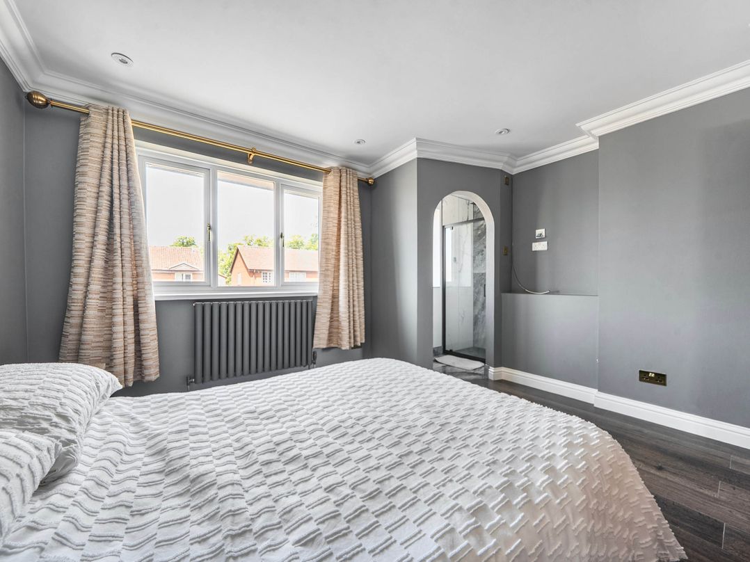 Aylesbury Sleeps 6 Parking Central Location