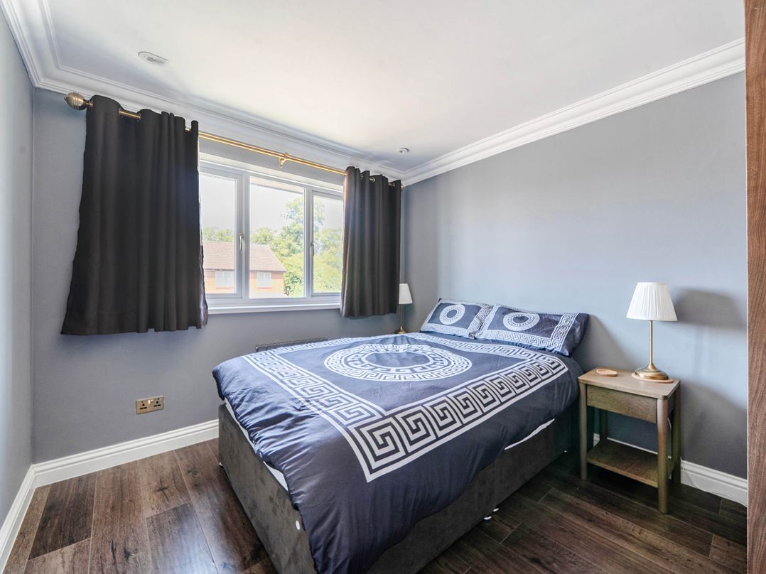 Aylesbury Sleeps 6 Parking Central Location