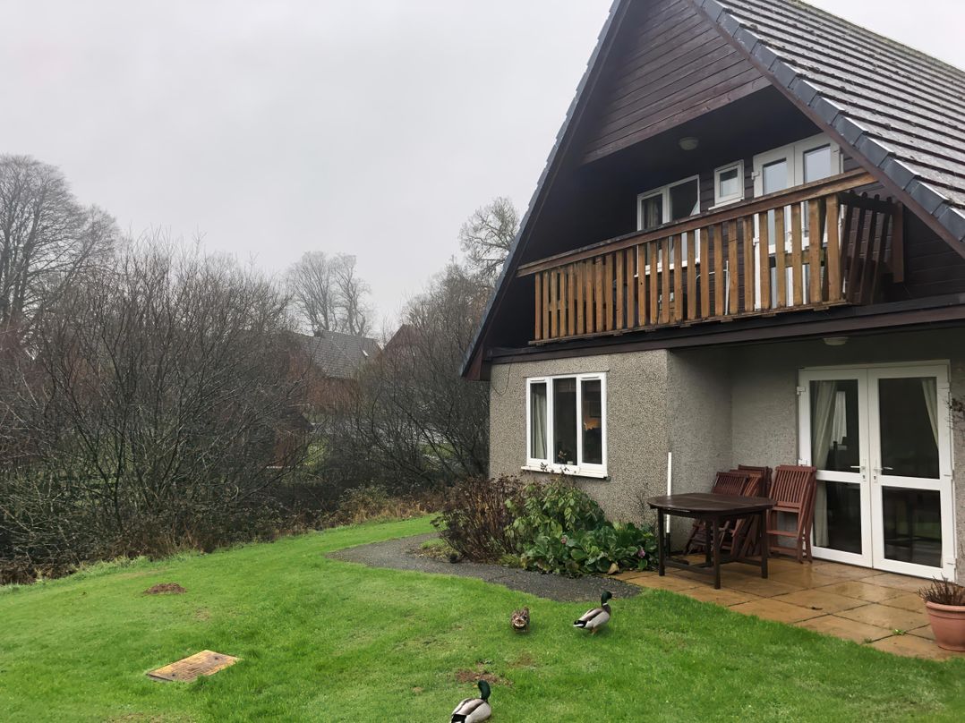Cosy 3 Bedroom House on Cornish estate with pool