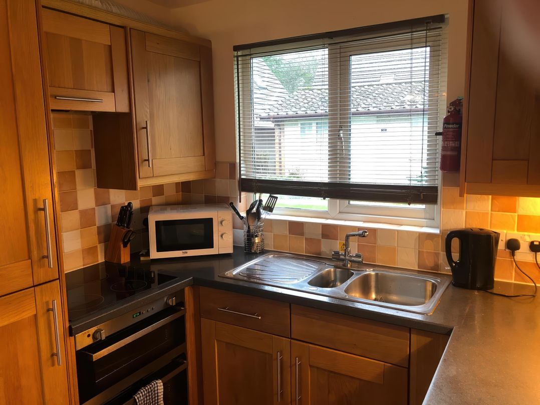 Cosy 3 Bedroom House on Cornish estate with pool