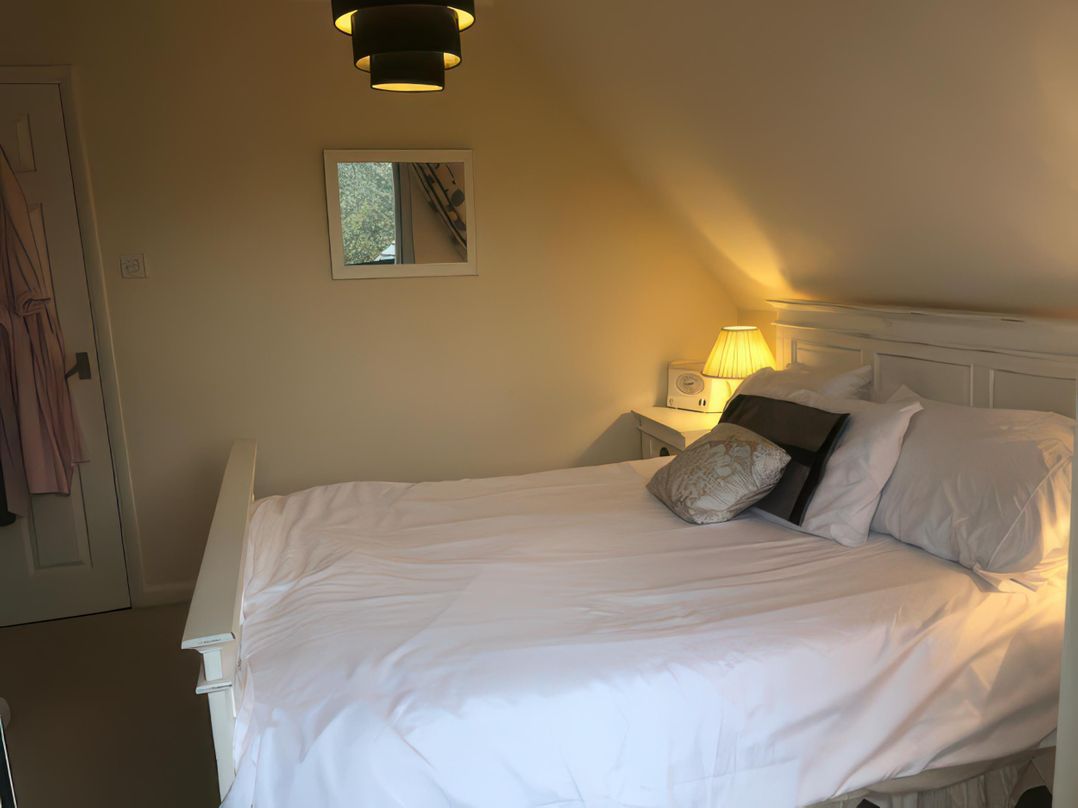 Cosy 3 Bedroom House on Cornish estate with pool