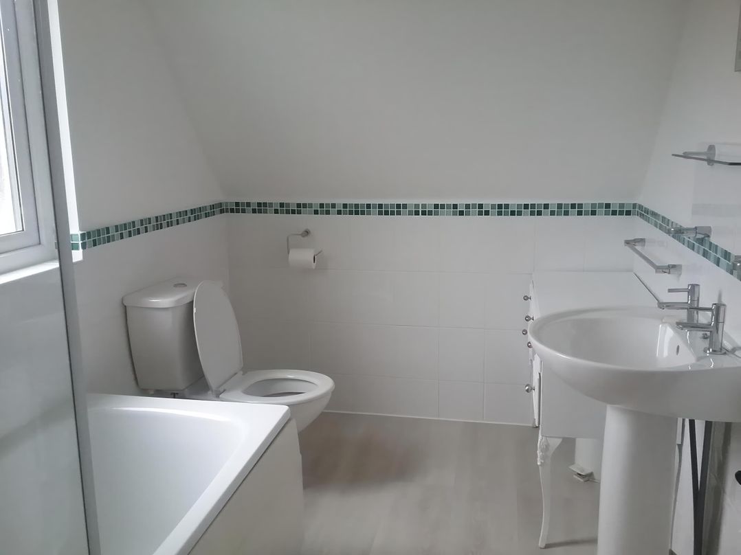 Cosy 3 Bedroom House on Cornish estate with pool