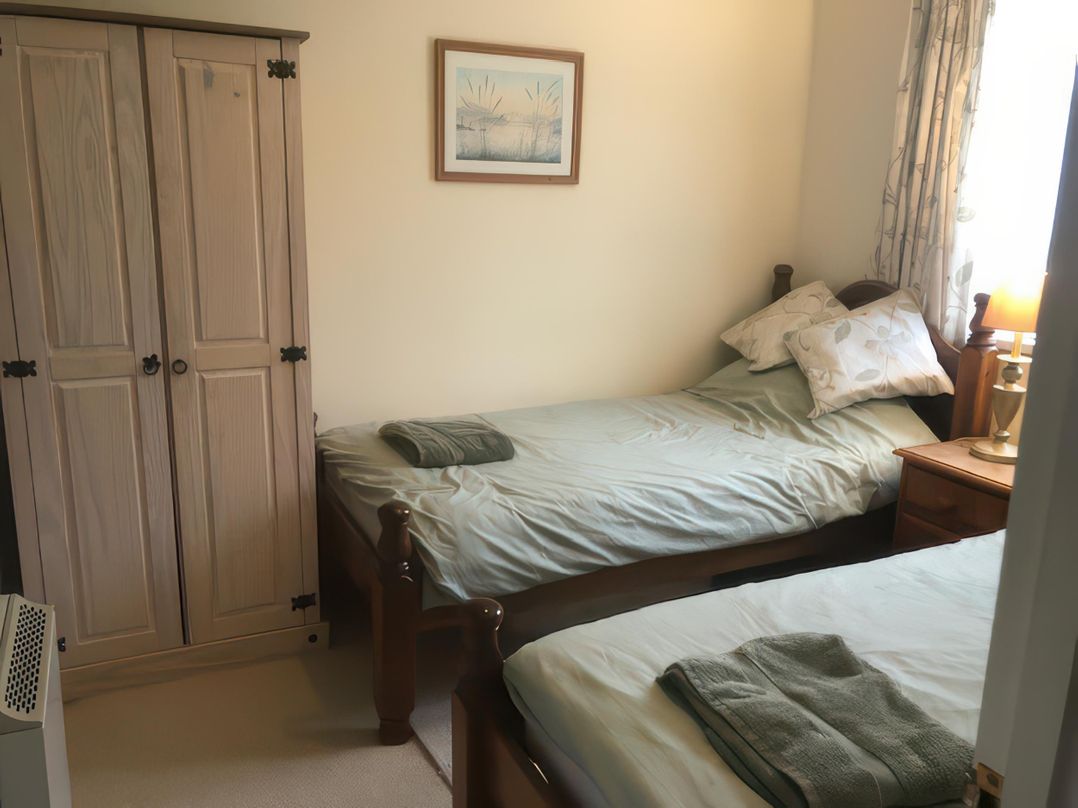 Cosy 3 Bedroom House on Cornish estate with pool