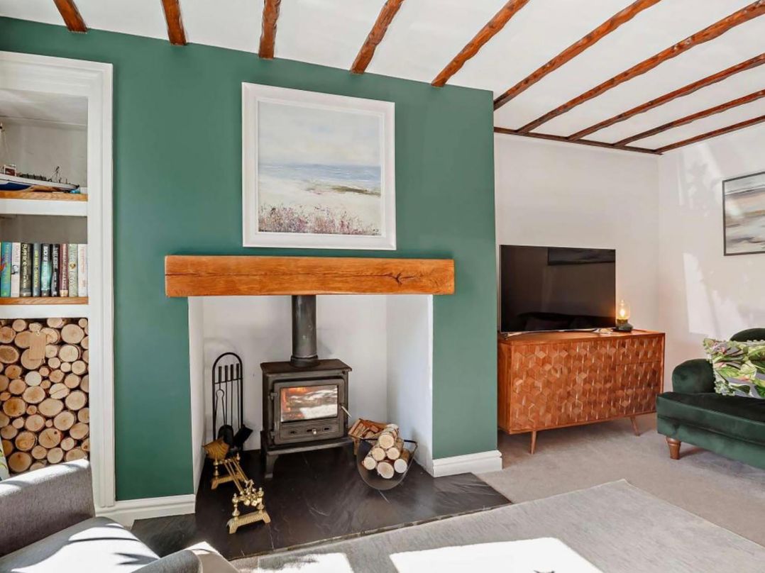 Cottage Sleeps 5 with Parking and Garden