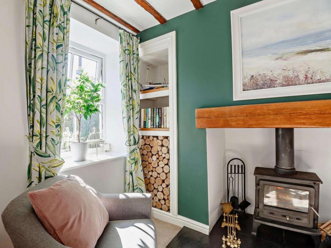 Cottage Sleeps 5 with Parking and Garden