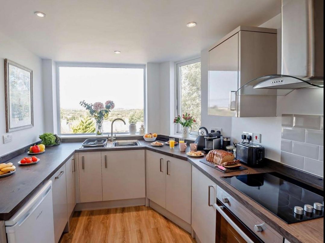 Cottage Sleeps 5 with Parking and Garden