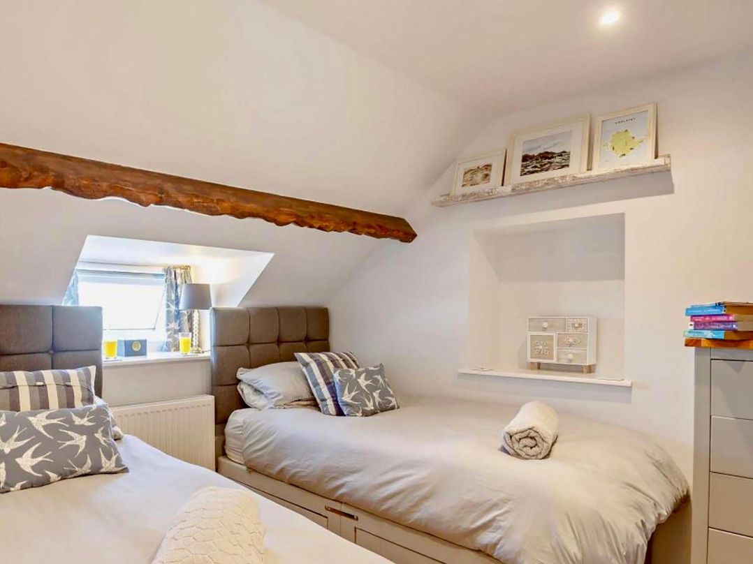 Cottage Sleeps 5 with Parking and Garden