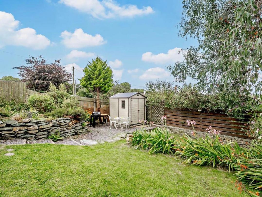 Cottage Sleeps 5 with Parking and Garden
