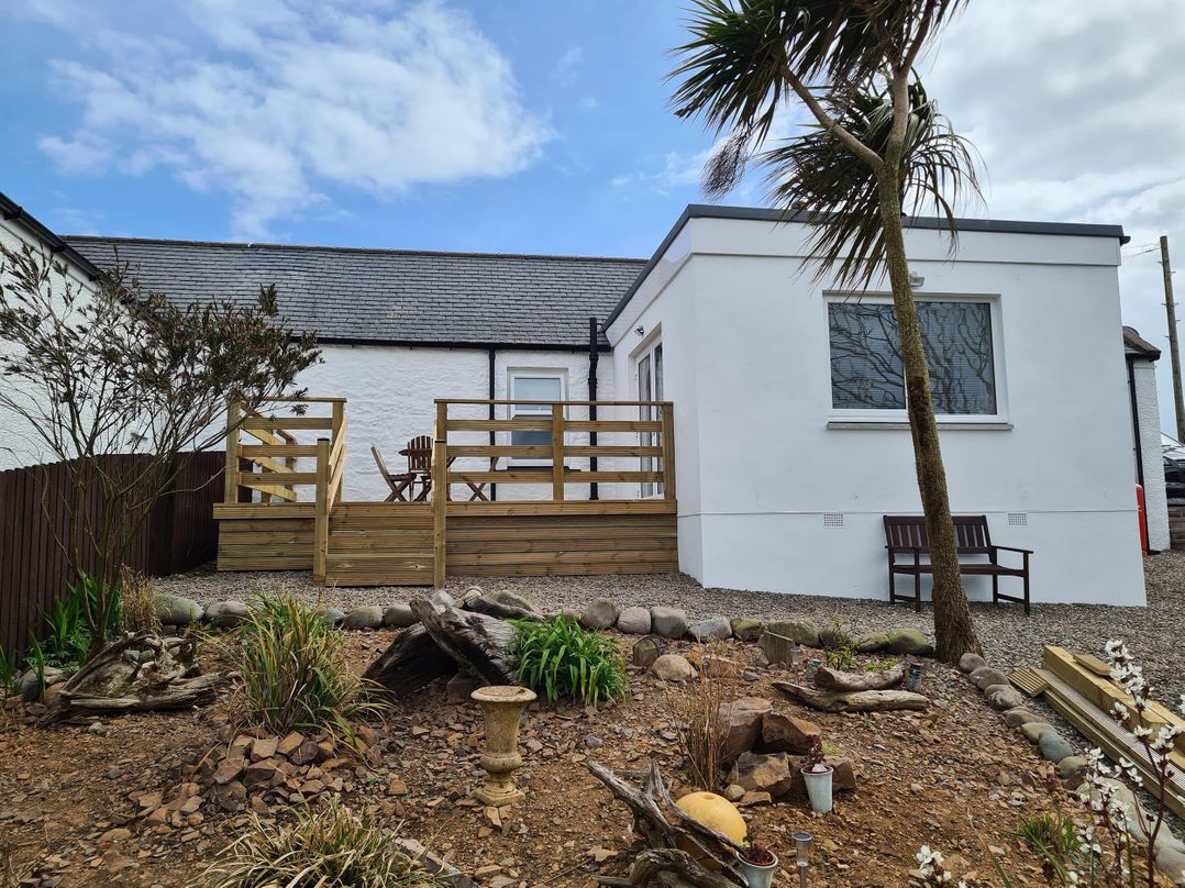 Beautiful 2Bed semi rural cottage enclosed garden