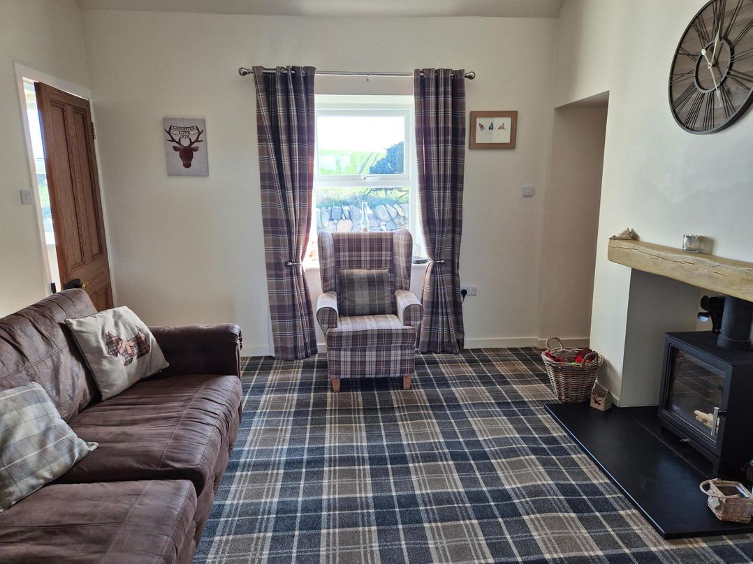 Beautiful 2Bed semi rural cottage enclosed garden