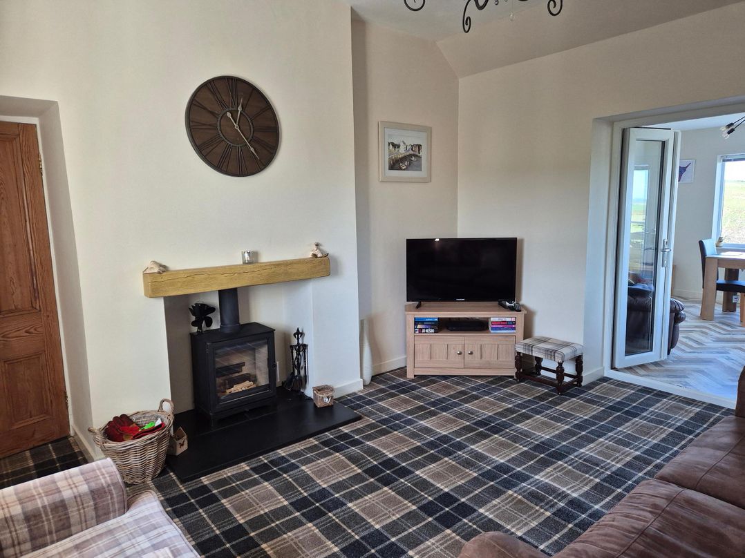 Beautiful 2Bed semi rural cottage enclosed garden