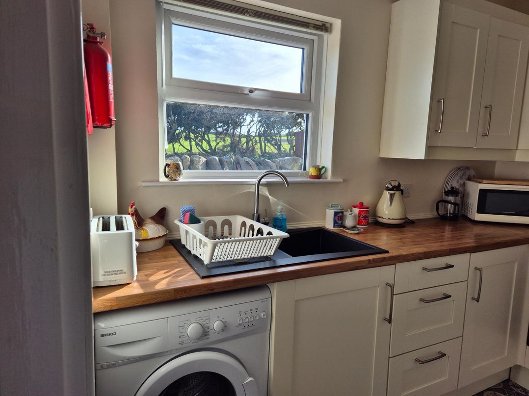 Beautiful 2Bed semi rural cottage enclosed garden