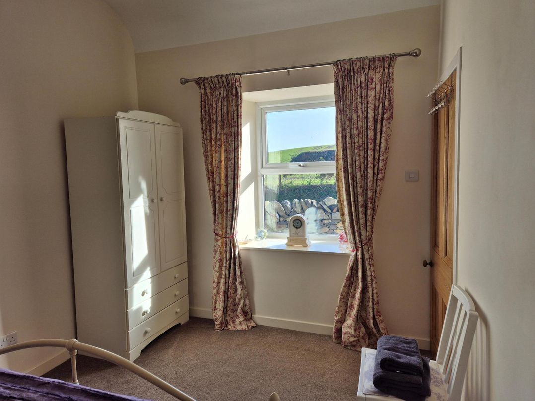 Beautiful 2Bed semi rural cottage enclosed garden