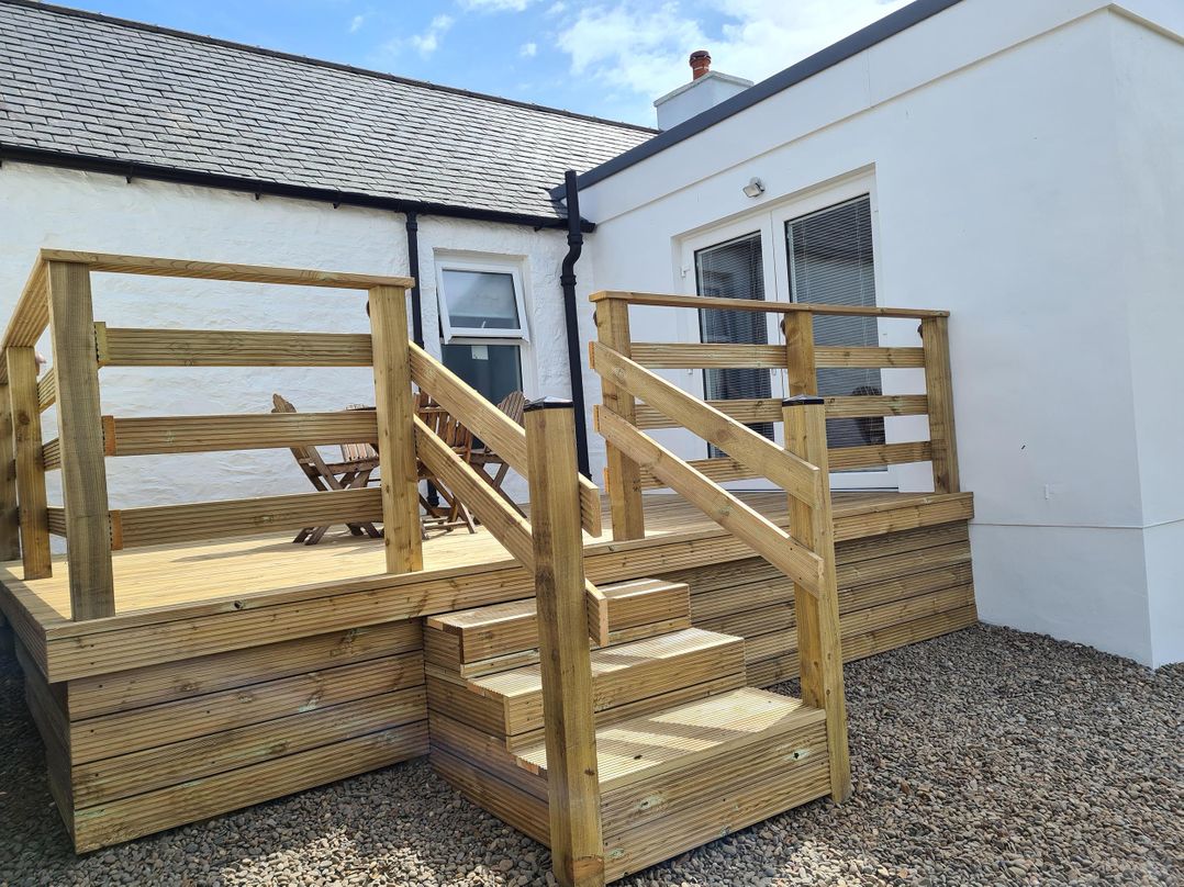 Beautiful 2Bed semi rural cottage enclosed garden