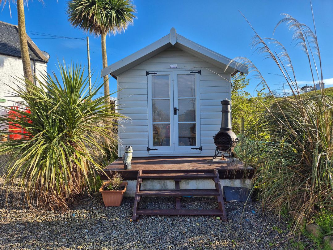 Beautiful 2Bed semi rural cottage enclosed garden