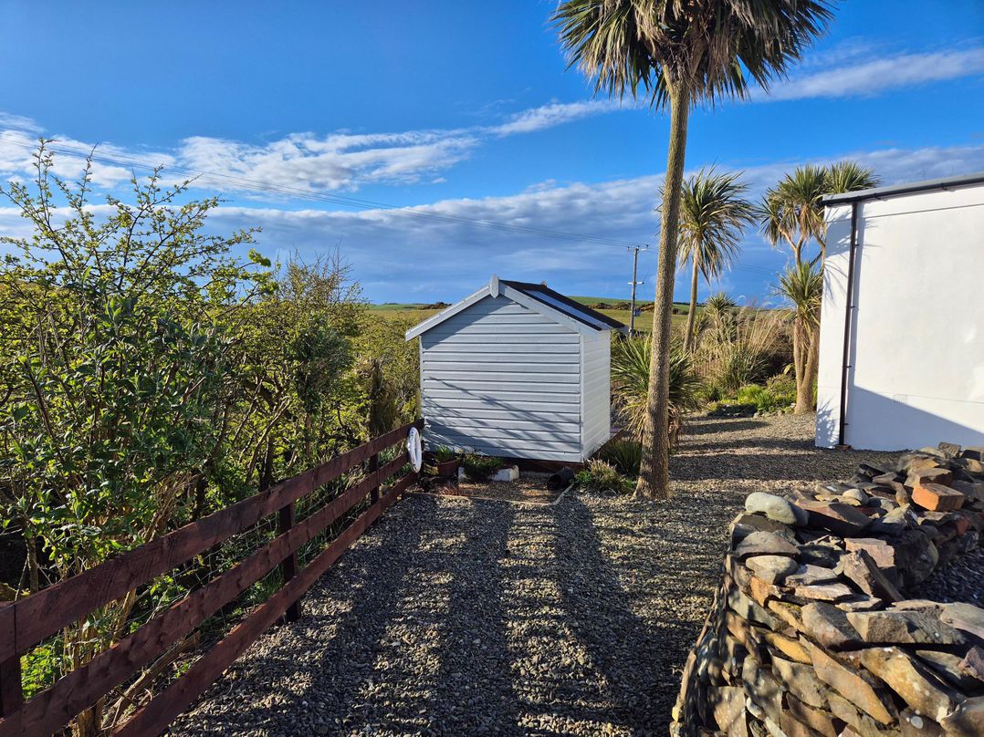 Beautiful 2Bed semi rural cottage enclosed garden