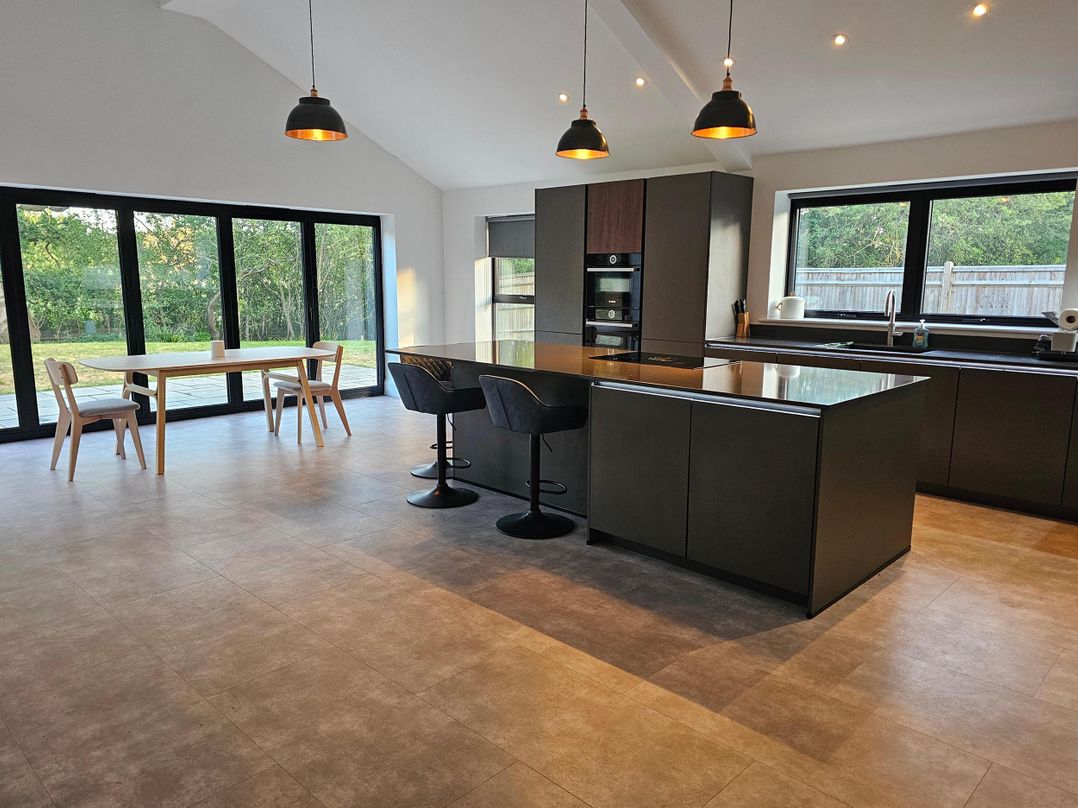 Luxury Kent Bungalow Retreat Sleeps 12
